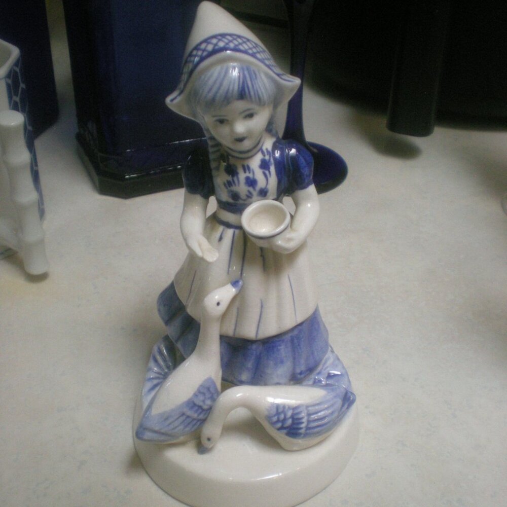DELFTS   BLUE  Girl    Vintage  Ducks/Geese